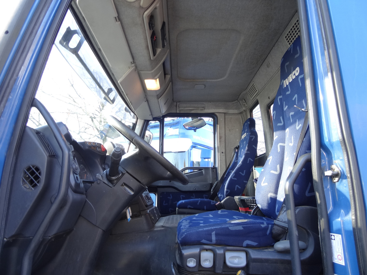 Iveco Trakker AD340T41 8X4 Kipper Kran Palfinger 23002 - Tipper, Crane truck: picture 2 Iveco Trakker AD340T41 8X4 Kipper Kran Palfinger 23002 - Tipper, Crane truck: picture 2