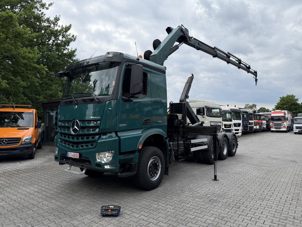 Hook lift truck, Crane truck Mercedes-Benz Arocs 3251 8X4 Haken mit Kran HMF 2620 K5: picture 13