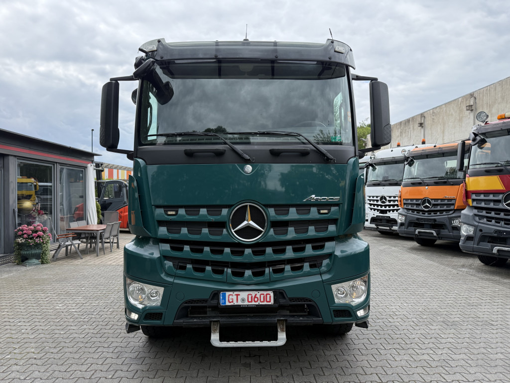 Hook lift truck, Crane truck Mercedes-Benz Arocs 3251 8X4 Haken mit Kran HMF 2620 K5: picture 8