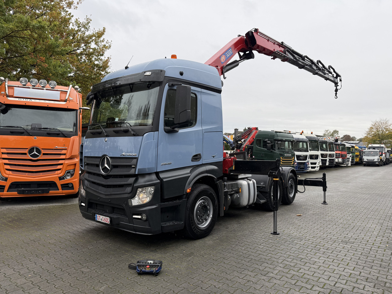 Mercedes-Benz Actros 2548 LS 6X2 Kran HMF 3220 bis 16 Meter - Tractor unit: picture 1 Mercedes-Benz Actros 2548 LS 6X2 Kran HMF 3220 bis 16 Meter - Tractor unit: picture 1