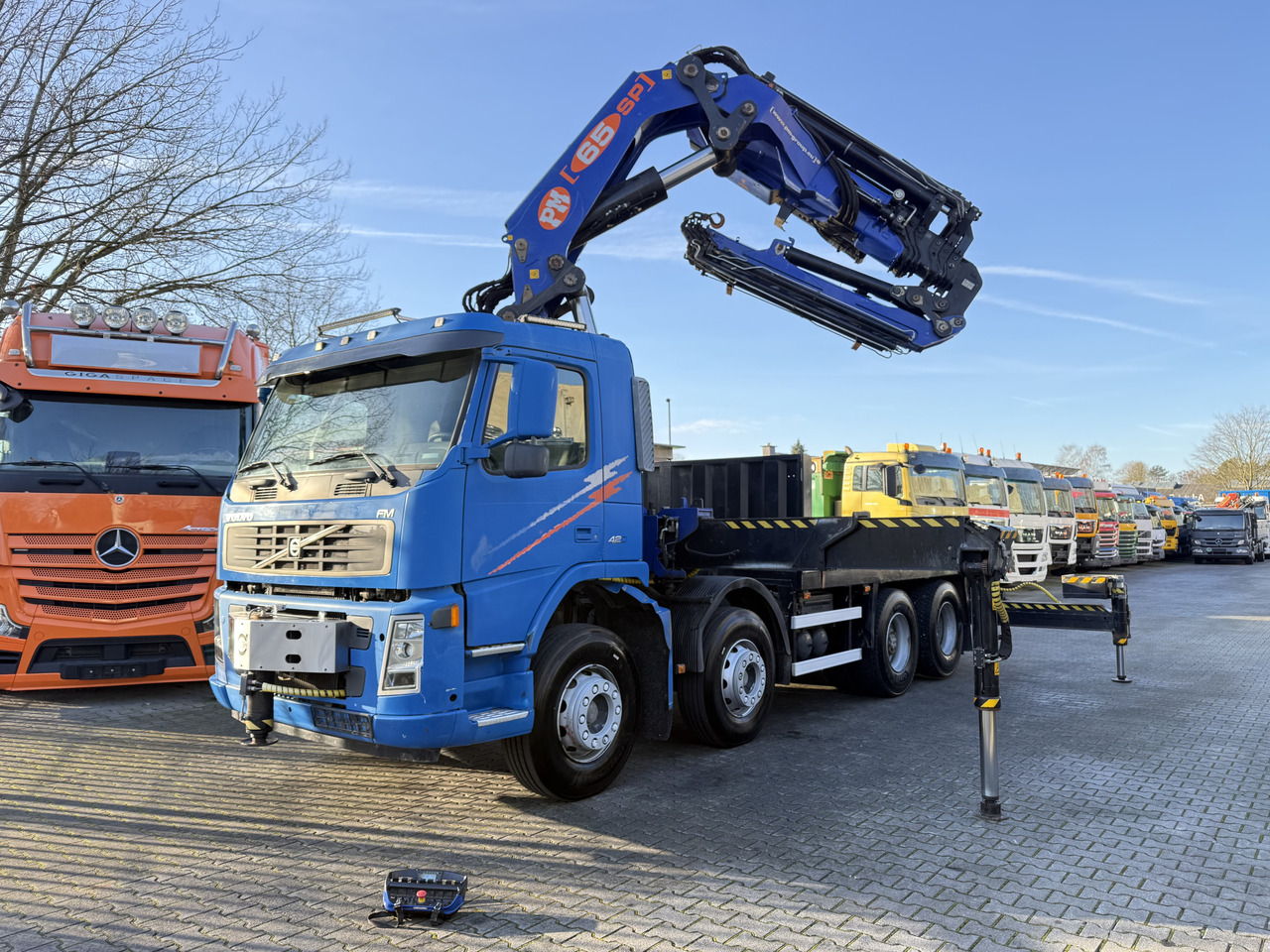 Volvo FM12 420 8X2 Kran PM 65026 bis 29 Meter - Crane truck, Dropside/ Flatbed truck: picture 1 Volvo FM12 420 8X2 Kran PM 65026 bis 29 Meter - Crane truck, Dropside/ Flatbed truck: picture 1