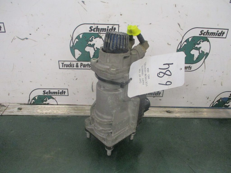 DAF 1998070 voet rem ventiel XF EURO 6 - Brake valve for Truck: picture 2 DAF 1998070 voet rem ventiel XF EURO 6 - Brake valve for Truck: picture 2