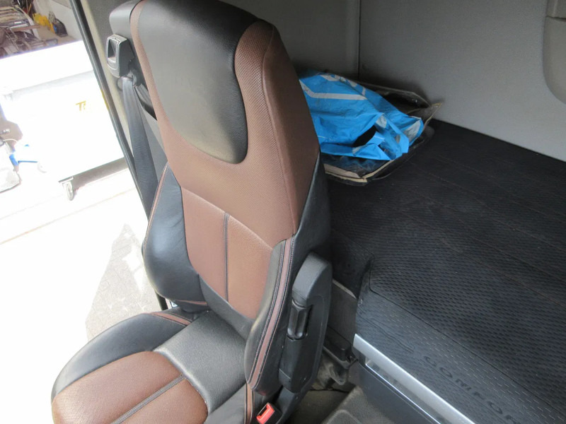 DAF 2109118 // 2109134 LEER LUX STOEL LUCHTGEVEEER RECHTS EN LINKS EURO 6 - Seat for Truck: picture 5 DAF 2109118 // 2109134 LEER LUX STOEL LUCHTGEVEEER RECHTS EN LINKS EURO 6 - Seat for Truck: picture 5