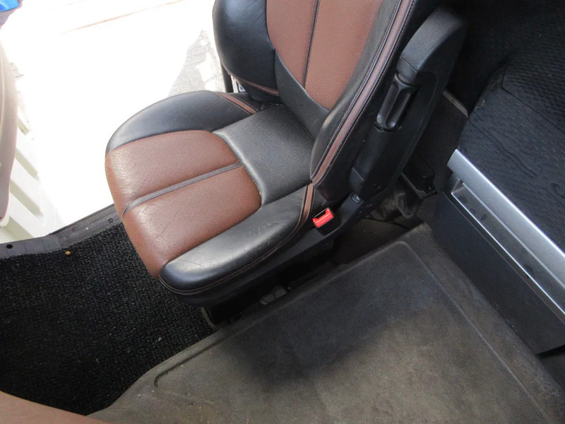 DAF 2109118 // 2109134 LEER LUX STOEL LUCHTGEVEEER RECHTS EN LINKS EURO 6 - Seat for Truck: picture 4 DAF 2109118 // 2109134 LEER LUX STOEL LUCHTGEVEEER RECHTS EN LINKS EURO 6 - Seat for Truck: picture 4