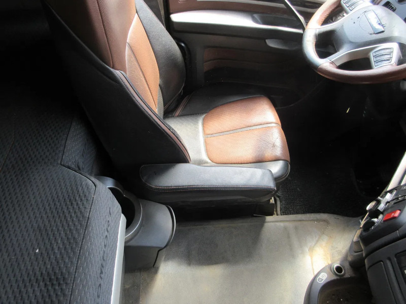 DAF 2109118 // 2109134 LEER LUX STOEL LUCHTGEVEEER RECHTS EN LINKS EURO 6 - Seat for Truck: picture 3 DAF 2109118 // 2109134 LEER LUX STOEL LUCHTGEVEEER RECHTS EN LINKS EURO 6 - Seat for Truck: picture 3