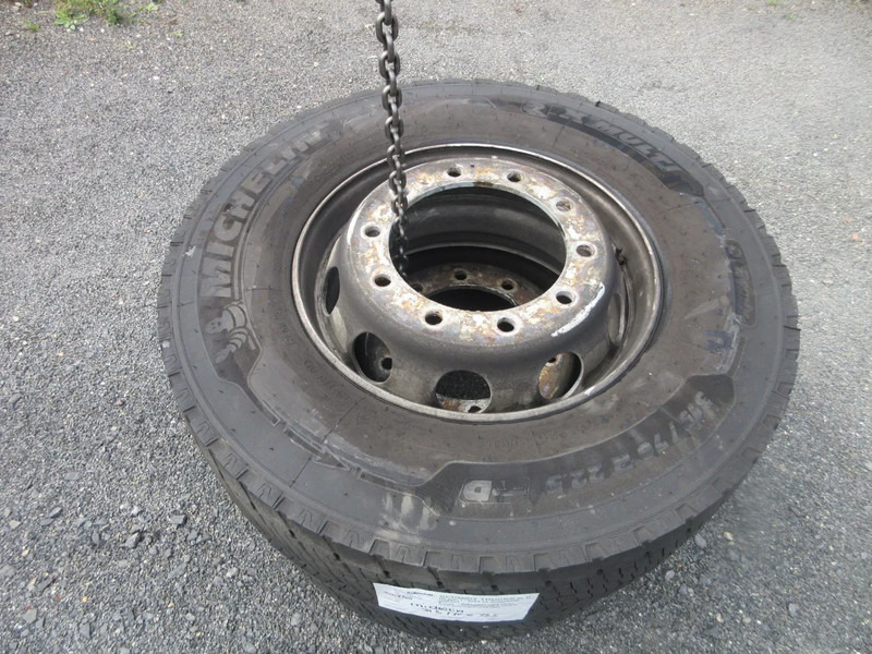 Michelin 315/70R22.5 // 2 X ACHTER BAND MET STAAL WIEL - Tire for Truck: picture 2 Michelin 315/70R22.5 // 2 X ACHTER BAND MET STAAL WIEL - Tire for Truck: picture 2