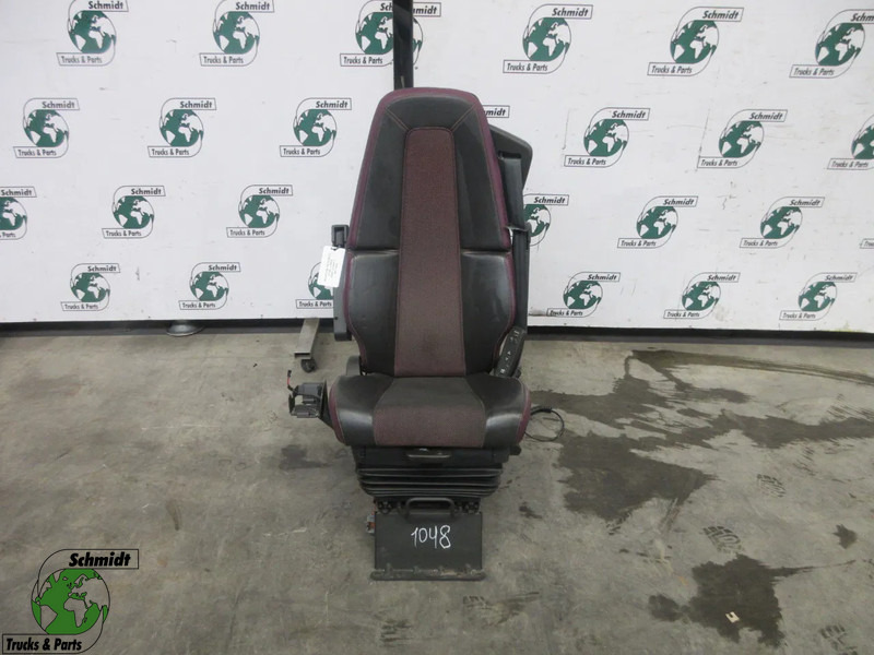 Volvo 23766412 // 23764396 STOELEN SET LUCHTGEVEERT R+L FM MODEL 2023 - Seat for Truck: picture 1 Volvo 23766412 // 23764396 STOELEN SET LUCHTGEVEERT R+L FM MODEL 2023 - Seat for Truck: picture 1