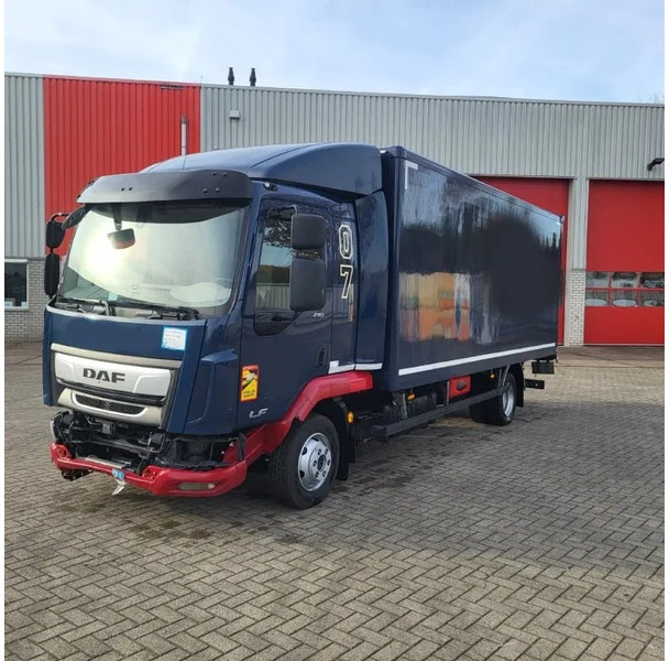 DAF LF 210 / ENGINE RUNNING / ONLY:120371 KM / PLATFORM:1000 KG / LWDS / AIRCO / AUTOMATIC / EURO-6 / 2022 - Box truck: picture 1 DAF LF 210 / ENGINE RUNNING / ONLY:120371 KM / PLATFORM:1000 KG / LWDS / AIRCO / AUTOMATIC / EURO-6 / 2022 - Box truck: picture 1