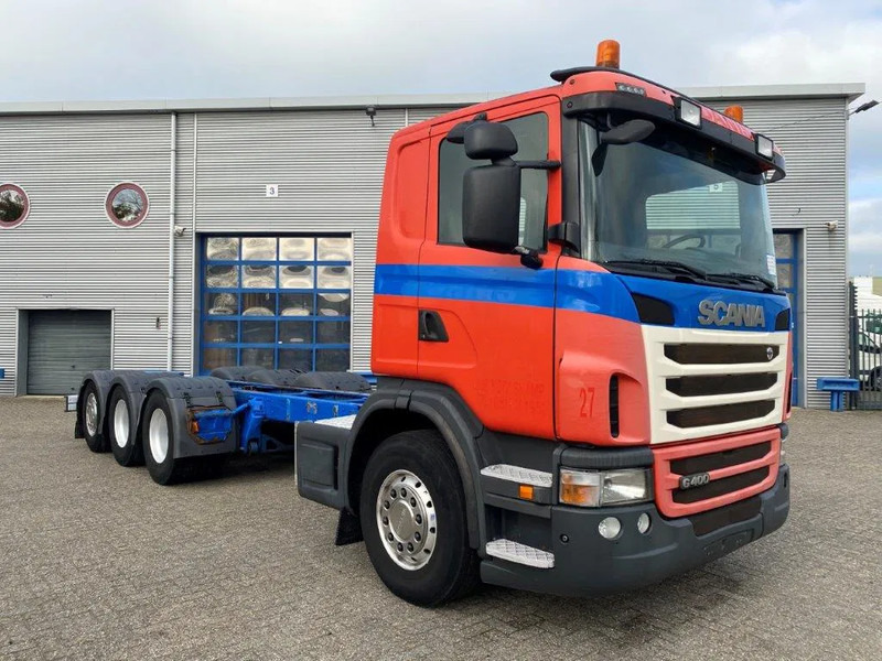 Scania G400 / 8X4 / 9TON FRONT AXLE / PTO / LIFT+LENKACHSE / ALCOA'S / AIRCO / MANUAL / EURO-5 / 2011 - Cab chassis truck: picture 2 Scania G400 / 8X4 / 9TON FRONT AXLE / PTO / LIFT+LENKACHSE / ALCOA'S / AIRCO / MANUAL / EURO-5 / 2011 - Cab chassis truck: picture 2