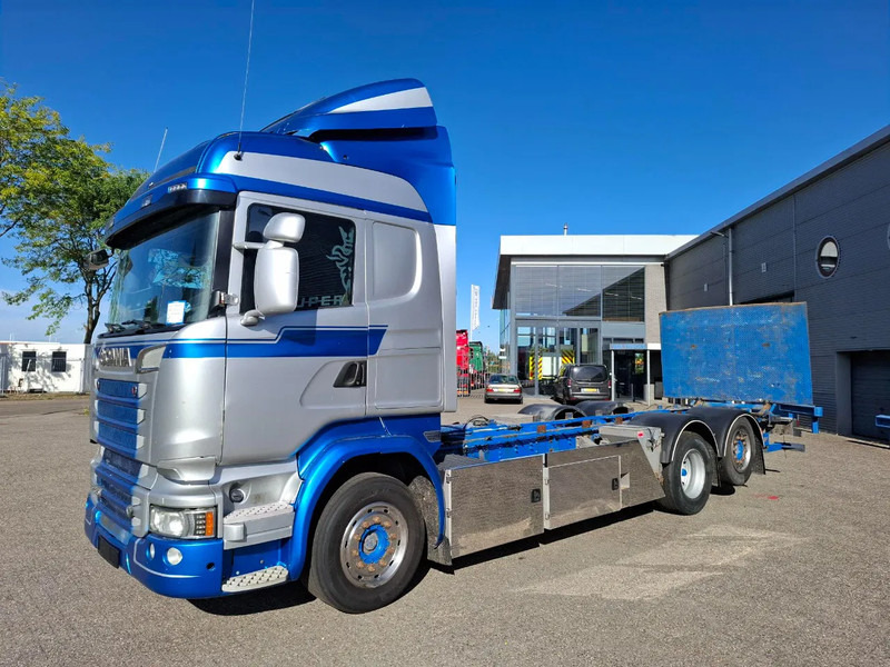 Scania R580 V8 / RETARDER / LIFT+LENKACHSE / FULL-AIR / PLATFORM 2000 KG / LEATHER / AIRCO / AUTOMATIC / EURO-6 / 2015 - Cab chassis truck: picture 1 Scania R580 V8 / RETARDER / LIFT+LENKACHSE / FULL-AIR / PLATFORM 2000 KG / LEATHER / AIRCO / AUTOMATIC / EURO-6 / 2015 - Cab chassis truck: picture 1