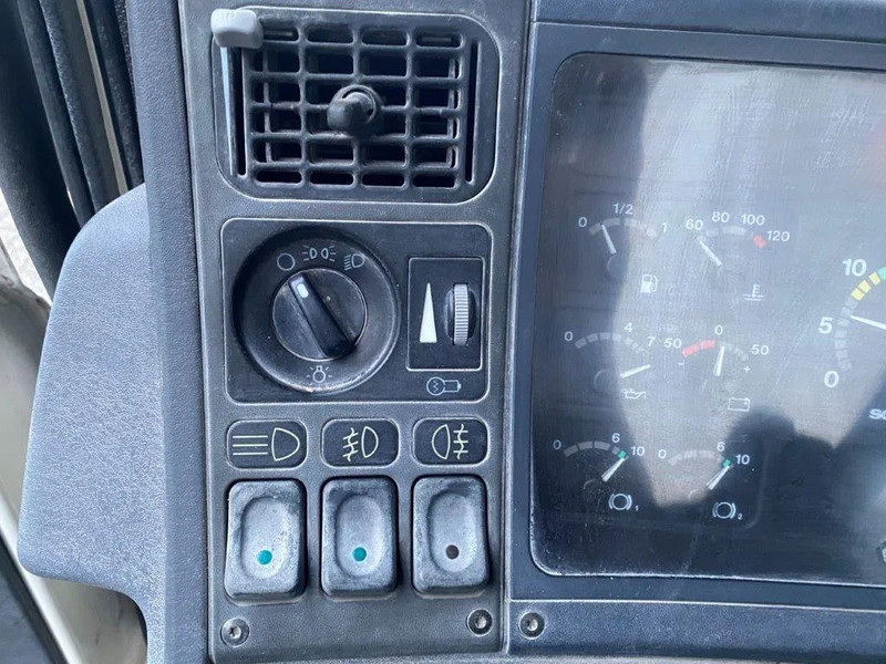 Tractor unit Scania T114-340 / ONLY:207529 KM / GOOD CONDITION / OLD TACHO / MANUAL / EURO-2 / 1998: picture 18