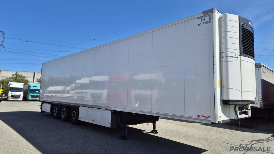SCHMITZ CARGOBULL SKO 24/L - 13.4 FP60 COOL - mrazírenský návěs + diesel-ekektrický agregát CARRIER VECTOR 1550 - Refrigerator semi-trailer: picture 1 SCHMITZ CARGOBULL SKO 24/L - 13.4 FP60 COOL - mrazírenský návěs + diesel-ekektrický agregát CARRIER VECTOR 1550 - Refrigerator semi-trailer: picture 1