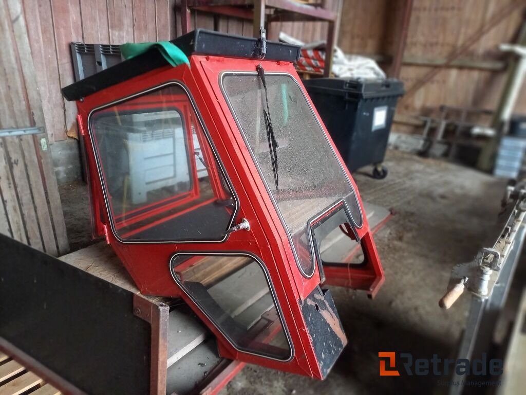 Førerhus til traktor - Cab for Farm tractor: picture 2 Førerhus til traktor - Cab for Farm tractor: picture 2