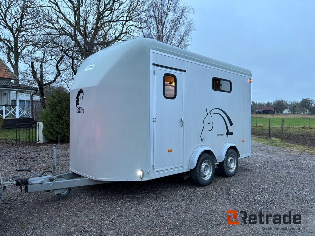 Hästtransport 3 hästars med Fronturlastning , combi ramp, stor sadelkammare - Horse trailer: picture 4 Hästtransport 3 hästars med Fronturlastning , combi ramp, stor sadelkammare - Horse trailer: picture 4