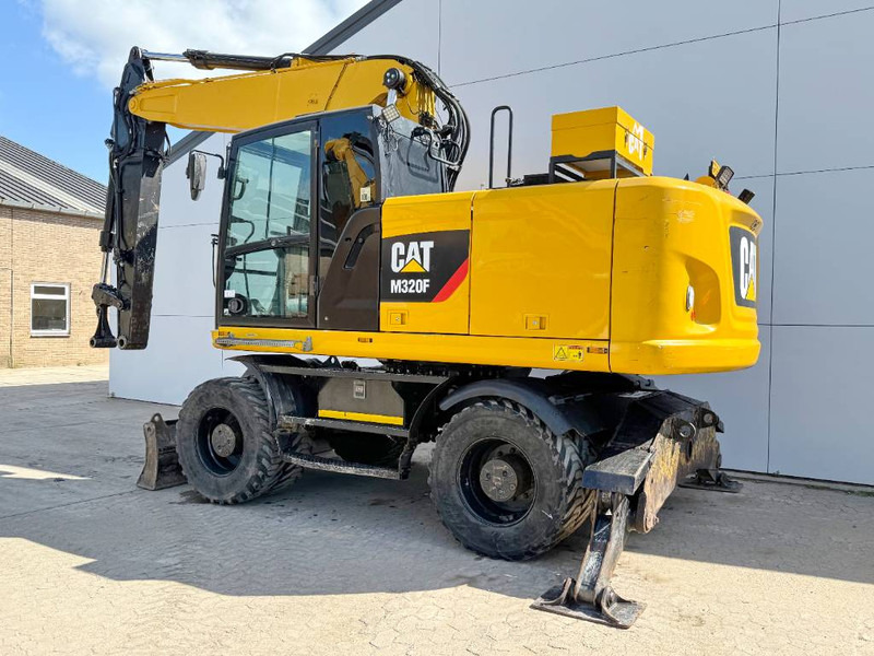 Cat M320F - Dutch Machine / Triple Boom / Auto Lube - Wheel excavator: picture 3 Cat M320F - Dutch Machine / Triple Boom / Auto Lube - Wheel excavator: picture 3