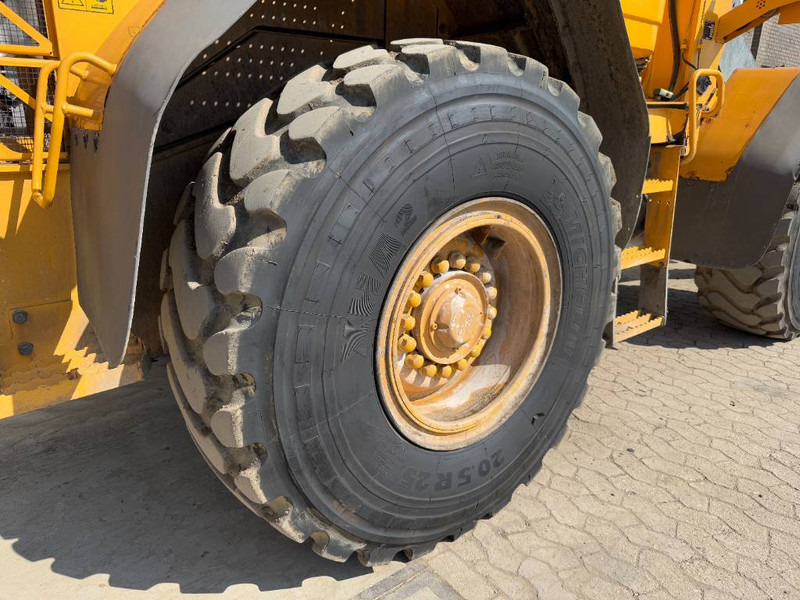 Wheel loader Volvo L90F - German Machine / 3rd Function / Auto Lube: picture 20