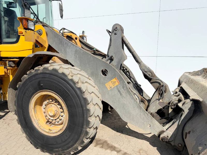 Wheel loader Volvo L90F - German Machine / 3rd Function / Auto Lube: picture 15