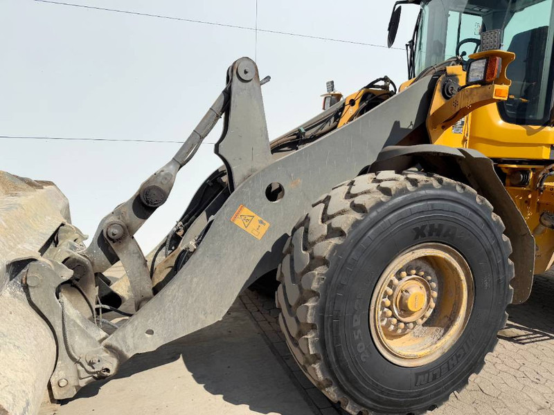 Wheel loader Volvo L90F - German Machine / 3rd Function / Auto Lube: picture 14