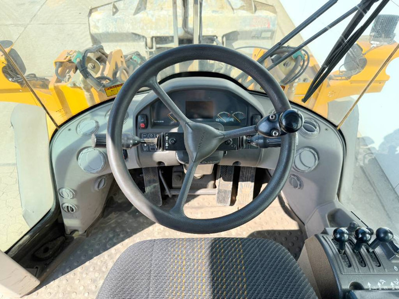 Wheel loader Volvo L90F - German Machine / 3rd Function / Auto Lube: picture 9