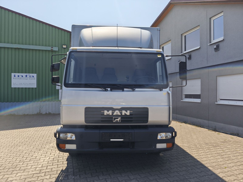 MAN LE 10.220 - Box truck: picture 3 MAN LE 10.220 - Box truck: picture 3