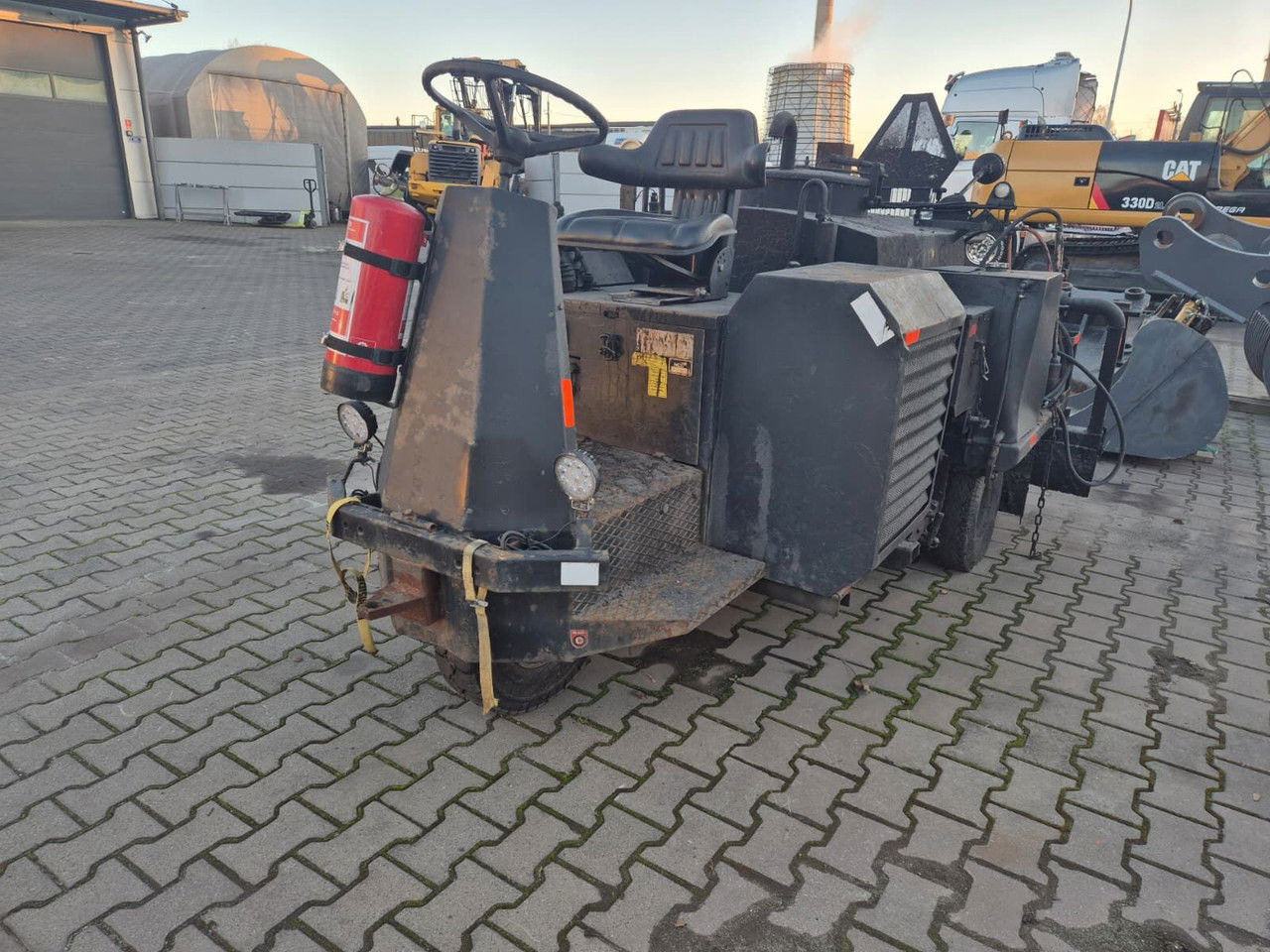 Diversen HM10HD / 1999 / 1 Owner Savalco HM10HD / 1999 / 1 Owner - Asphalt distributor: picture 2 Diversen HM10HD / 1999 / 1 Owner Savalco HM10HD / 1999 / 1 Owner - Asphalt distributor: picture 2
