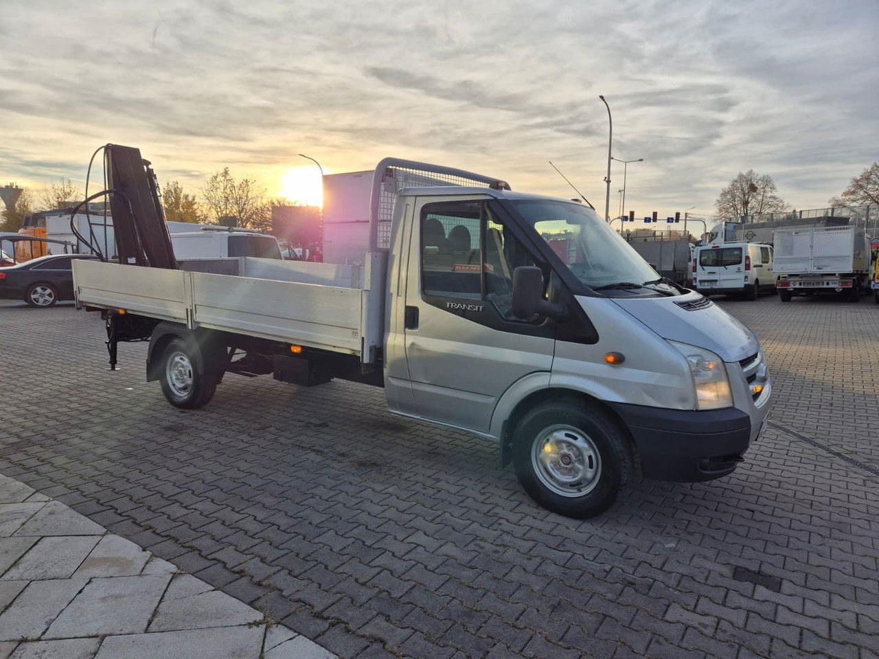 Ford Transit 350 2.4 TDCi / Very Strong Hiab / 1 Owner / Serviced - Flatbed van: picture 5 Ford Transit 350 2.4 TDCi / Very Strong Hiab / 1 Owner / Serviced - Flatbed van: picture 5