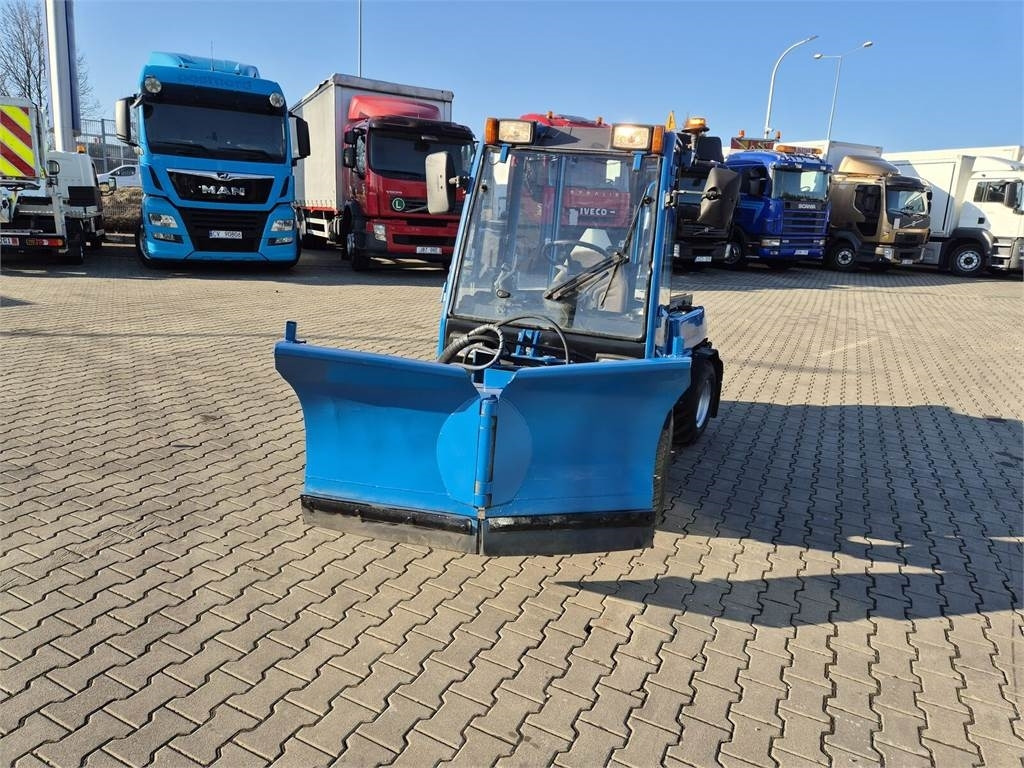 Holder C245 4WD / Tool carrier / Snow plow / PTO FRONT AN - Snow removal vehicle: picture 3 Holder C245 4WD / Tool carrier / Snow plow / PTO FRONT AN - Snow removal vehicle: picture 3