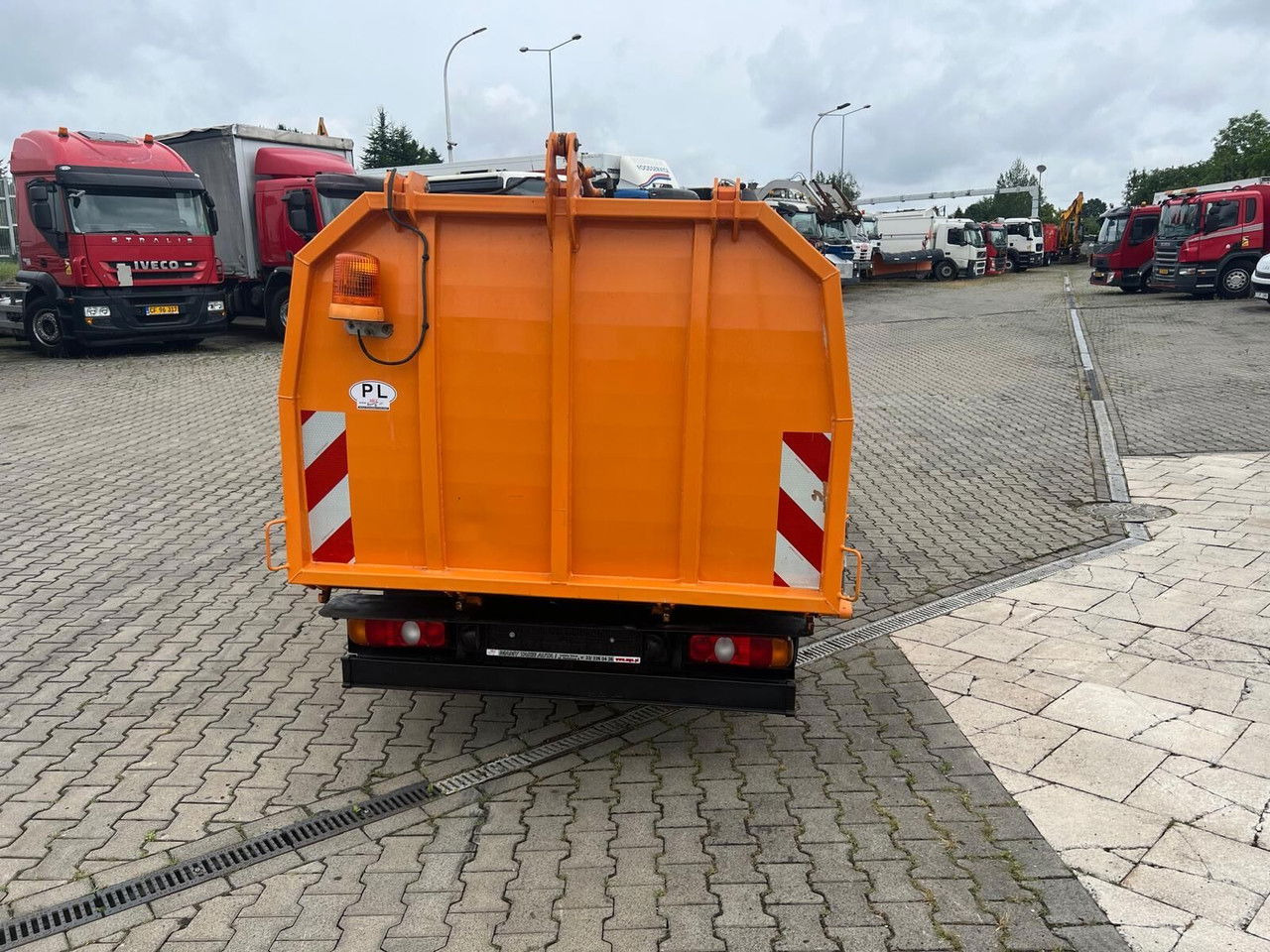 Mitsubishi Canter Fuso 3S13 AMT / Presscontainer / LOW KM / Super Condition - Garbage truck: picture 5 Mitsubishi Canter Fuso 3S13 AMT / Presscontainer / LOW KM / Super Condition - Garbage truck: picture 5