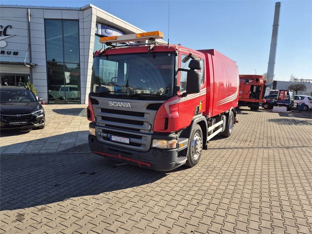 Scania P 230/ 4X2 / SWEEPER / JOHNSTON VX800 / SPRAYER / - Road sweeper: picture 2 Scania P 230/ 4X2 / SWEEPER / JOHNSTON VX800 / SPRAYER / - Road sweeper: picture 2