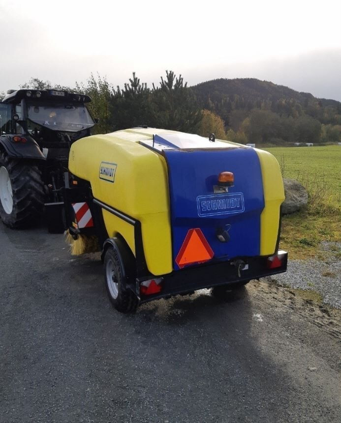 Schmidt TSS 122, Like NEW, Only 203 hours, up to 40KM/h - Transport all - Road sweeper: picture 3 Schmidt TSS 122, Like NEW, Only 203 hours, up to 40KM/h - Transport all - Road sweeper: picture 3