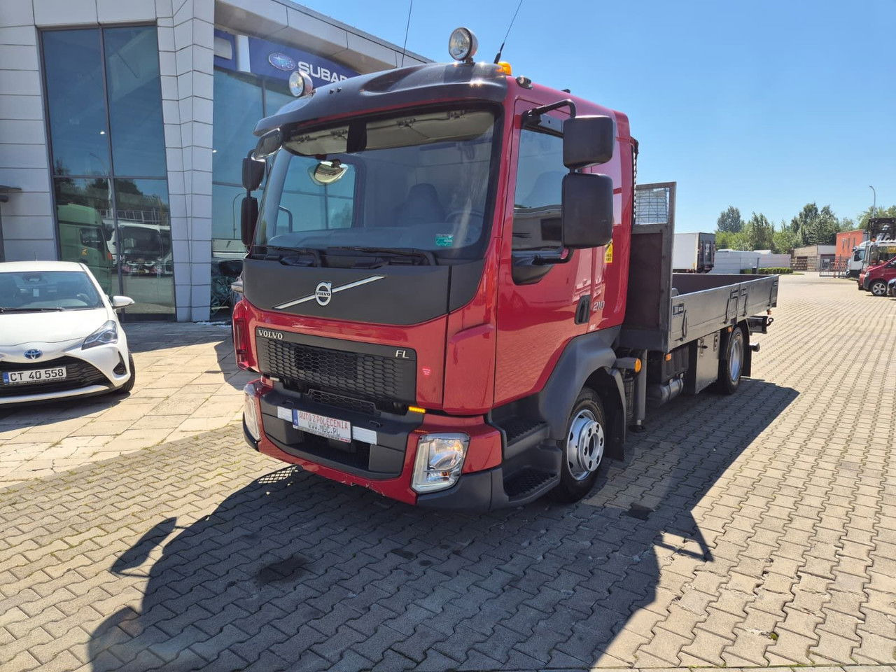 Volvo FL 210 1 Owner / LOW KM / Fassi - Dropside/ Flatbed truck, Crane truck: picture 2 Volvo FL 210 1 Owner / LOW KM / Fassi - Dropside/ Flatbed truck, Crane truck: picture 2