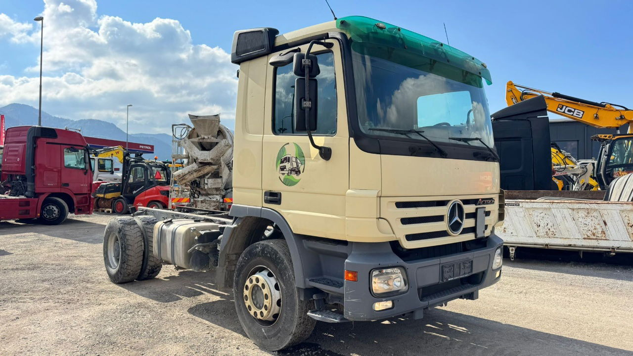 Mercedes-Benz 1832 4x2 chassis - motor brake - full spring - Cab chassis truck: picture 3 Mercedes-Benz 1832 4x2 chassis - motor brake - full spring - Cab chassis truck: picture 3