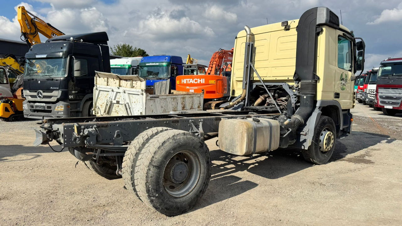 Mercedes-Benz 1832 4x2 chassis - motor brake - full spring - Cab chassis truck: picture 4 Mercedes-Benz 1832 4x2 chassis - motor brake - full spring - Cab chassis truck: picture 4