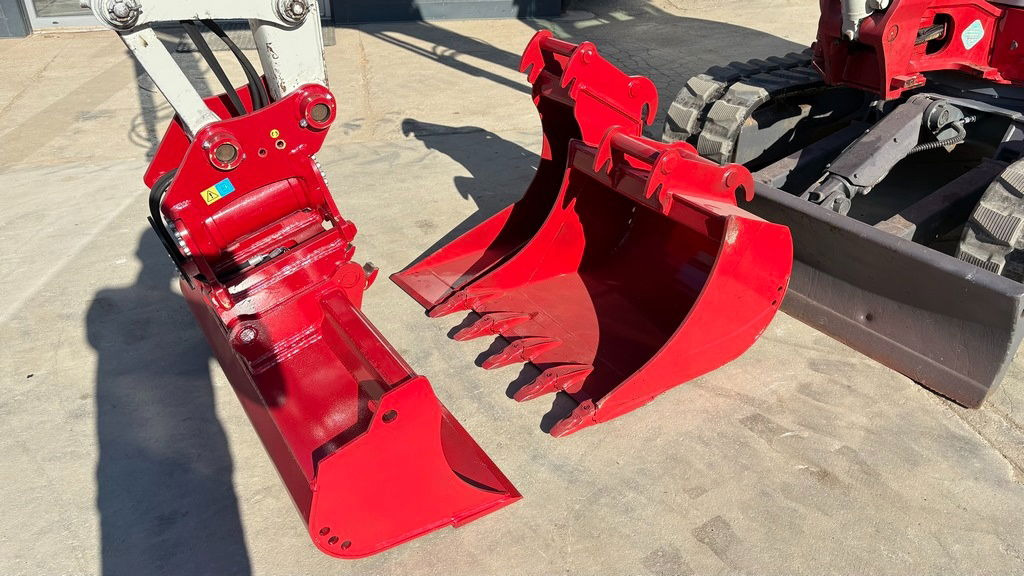 Takeuchi TB250-2 - 2021 Year - 1825 Hours - Powertilt -3X Buckets - Mini excavator: picture 1 Takeuchi TB250-2 - 2021 Year - 1825 Hours - Powertilt -3X Buckets - Mini excavator: picture 1