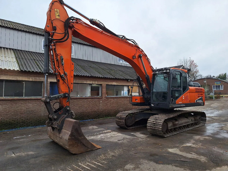 Doosan DX235NLC-5 - Crawler excavator: picture 2 Doosan DX235NLC-5 - Crawler excavator: picture 2
