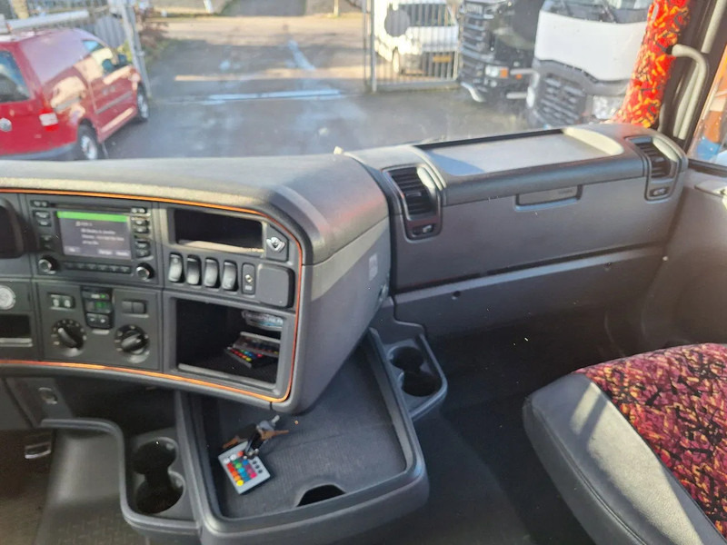 Tractor unit Scania R520 R520 V8: picture 8