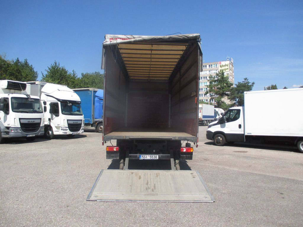 DAF LF 260 - Curtainsider truck: picture 4 DAF LF 260 - Curtainsider truck: picture 4