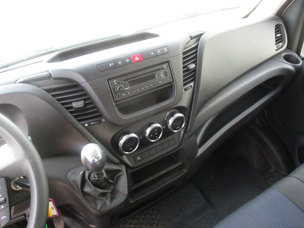 Panel van Iveco 35S16: picture 10