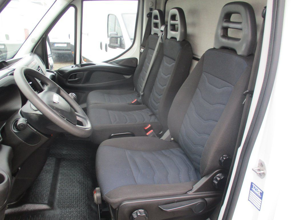 Box van Iveco Daily 35C16: picture 14
