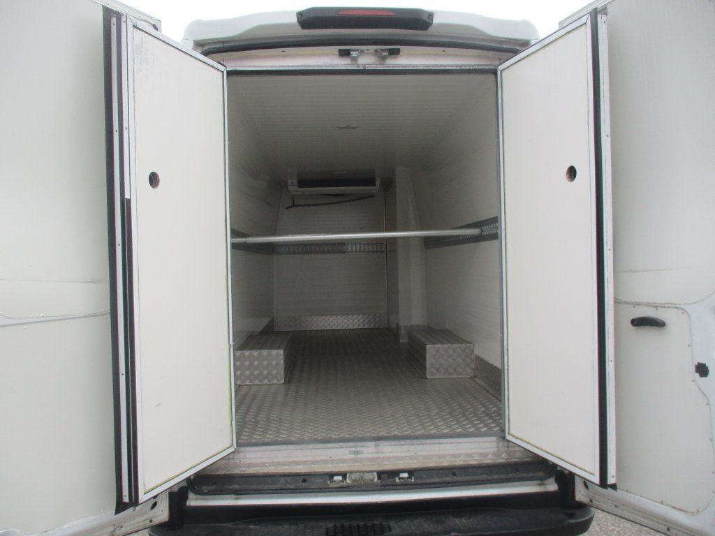 Iveco Daily 35C16 - Refrigerated van: picture 5 Iveco Daily 35C16 - Refrigerated van: picture 5