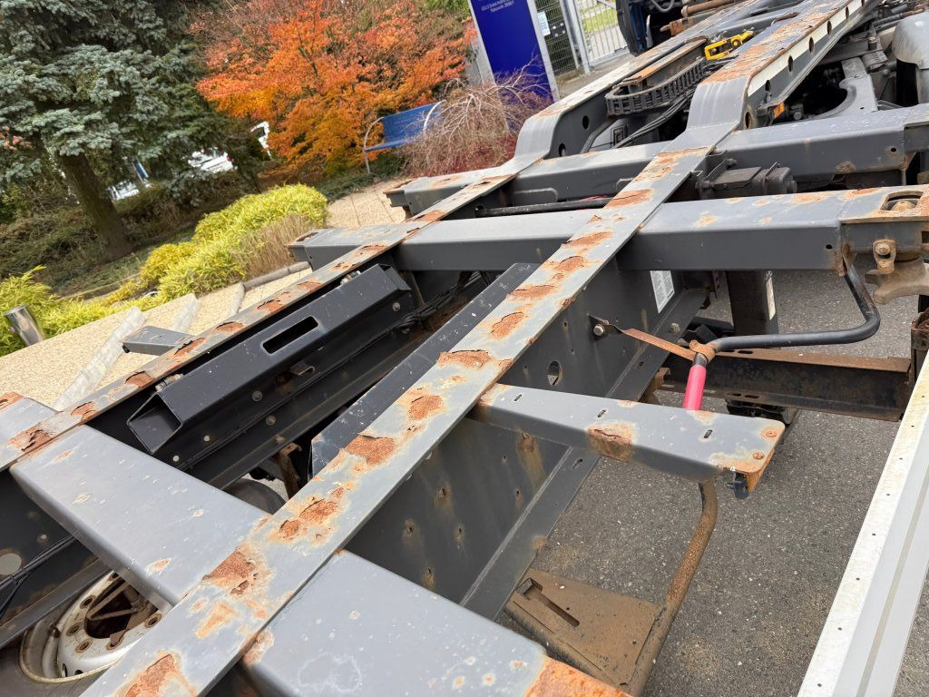 Container transporter/ Swap body semi-trailer Krone SD Boxliner: picture 20