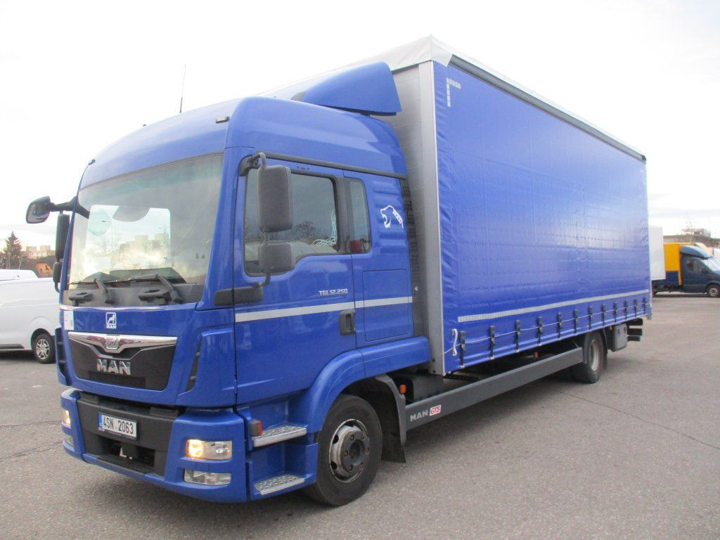 MAN TGL12.250 - Curtainsider truck: picture 1 MAN TGL12.250 - Curtainsider truck: picture 1