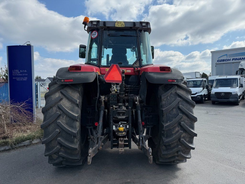Massey Ferguson MF8260 - Farm tractor: picture 5 Massey Ferguson MF8260 - Farm tractor: picture 5