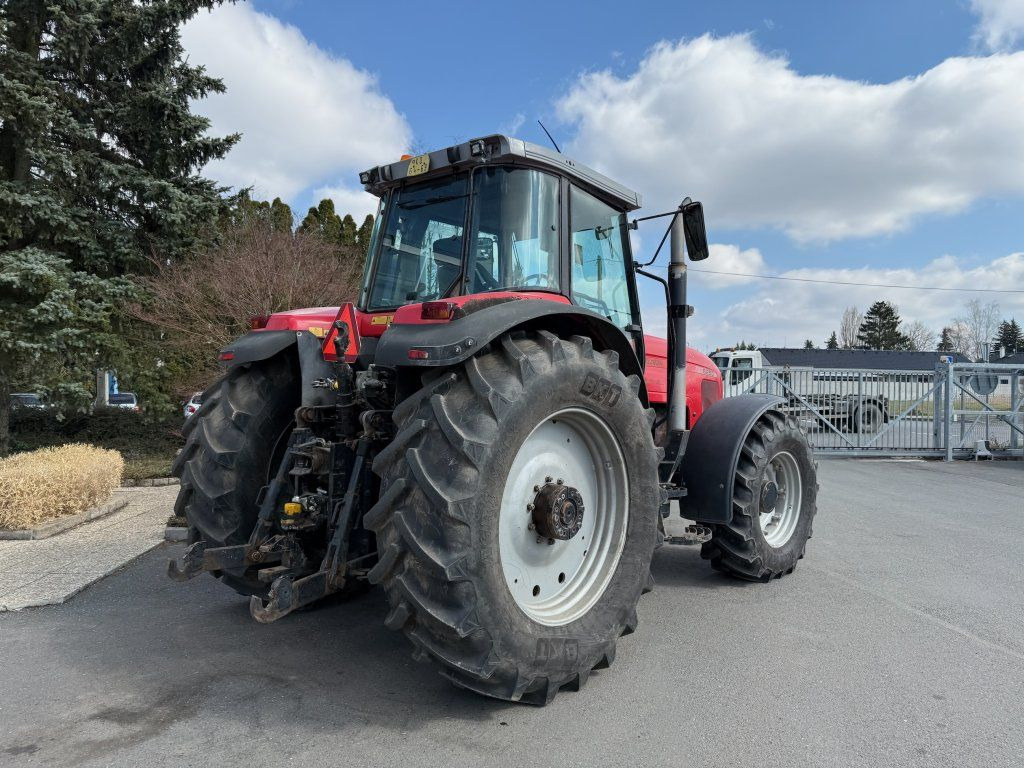 Massey Ferguson MF8260 - Farm tractor: picture 4 Massey Ferguson MF8260 - Farm tractor: picture 4