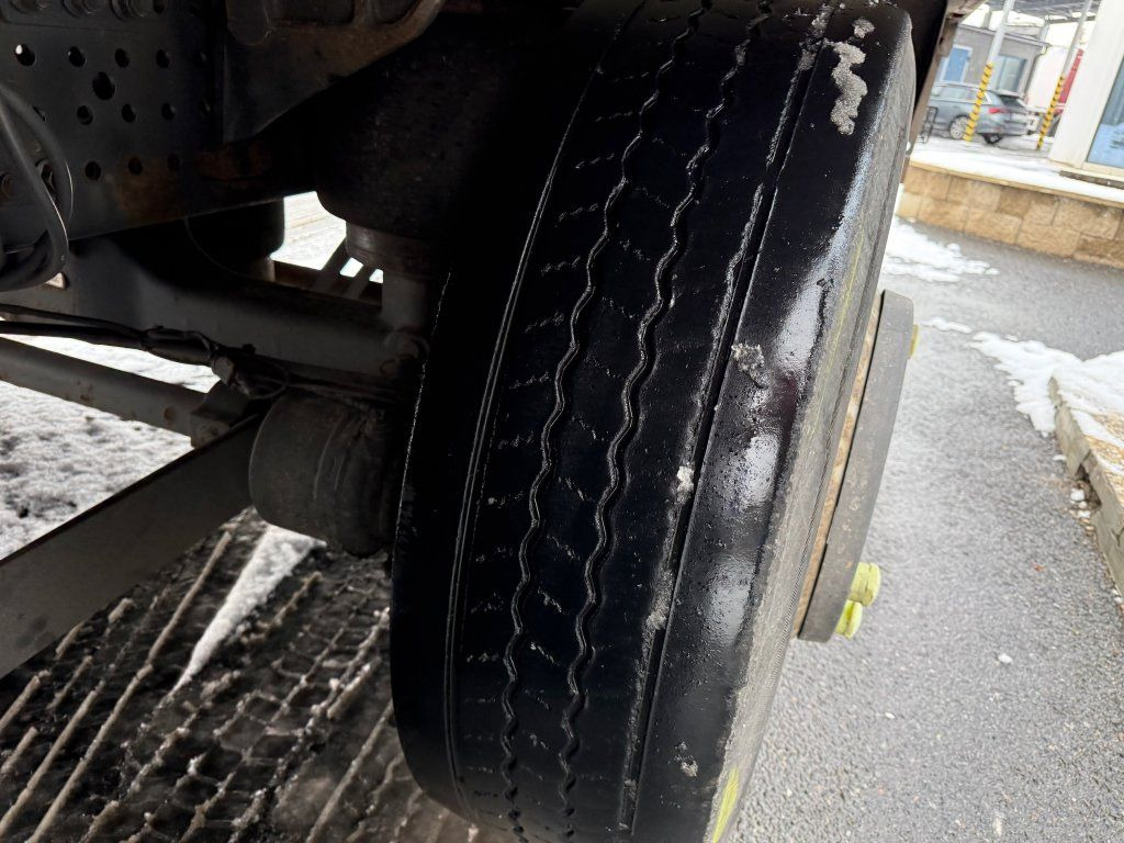 Leasing of Mercedes-Benz 2542 Actros 6x2 EURO 6 Mercedes-Benz 2542 Actros 6x2 EURO 6: picture 9 Leasing of Mercedes-Benz 2542 Actros 6x2 EURO 6 Mercedes-Benz 2542 Actros 6x2 EURO 6: picture 9