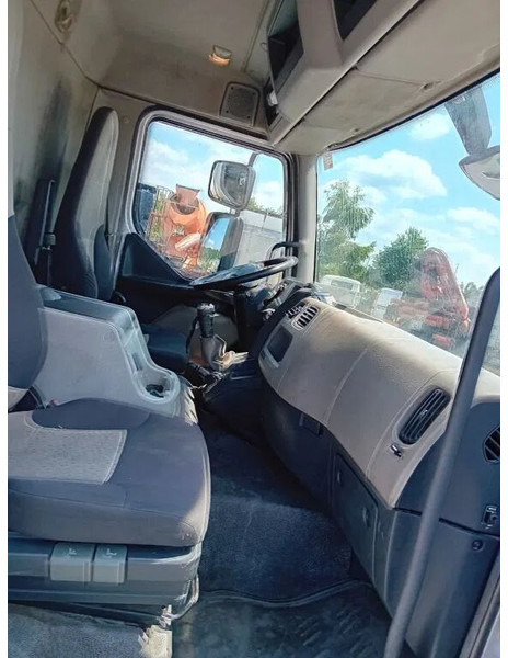 Curtainsider truck Renault Midlum 280 dxi: picture 9 Curtainsider truck Renault Midlum 280 dxi: picture 9