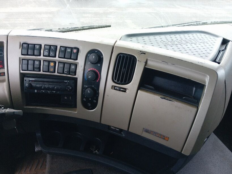 Cab chassis truck Renault Premium Lander: picture 8