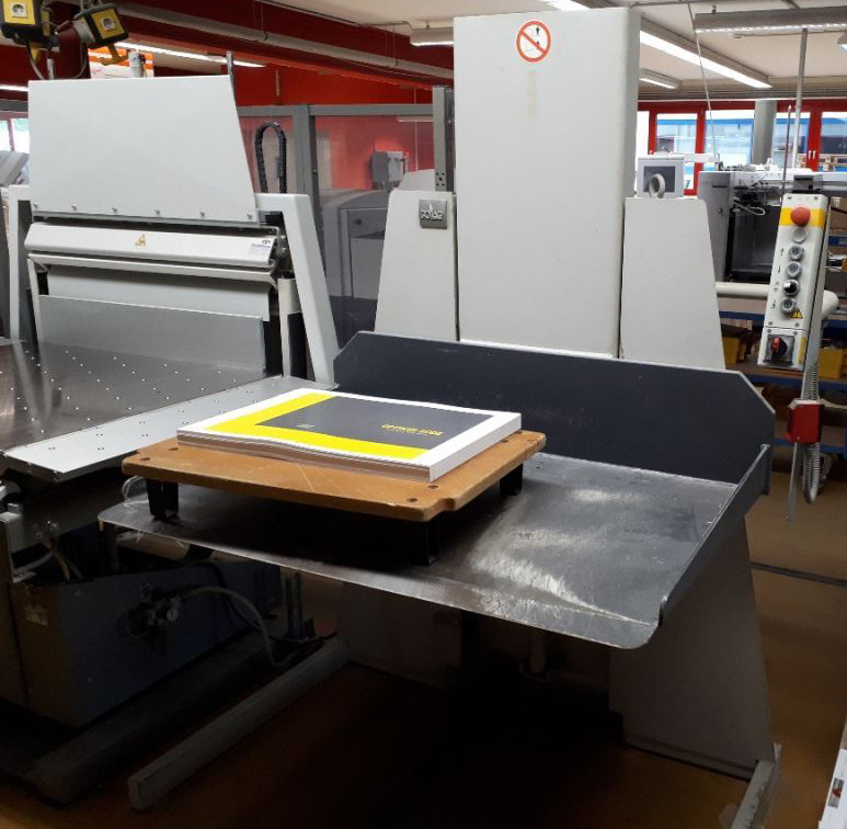 Polar 115 XT cutting line with RA-4 jogger and two LW 1000-4 and LW 1000-4-EV pile lifters and optional counting scale - Paper cutting machine: picture 3 Polar 115 XT cutting line with RA-4 jogger and two LW 1000-4 and LW 1000-4-EV pile lifters and optional counting scale - Paper cutting machine: picture 3