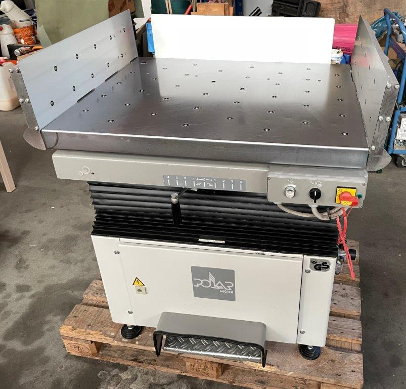 Polar Mohr half format automatic jogger Polar R-2 - Printing machinery: picture 1 Polar Mohr half format automatic jogger Polar R-2 - Printing machinery: picture 1