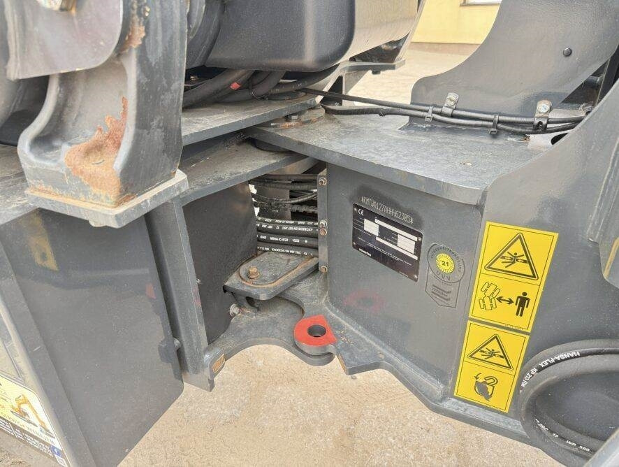 Wheel loader Komatsu WA80M-7: picture 6